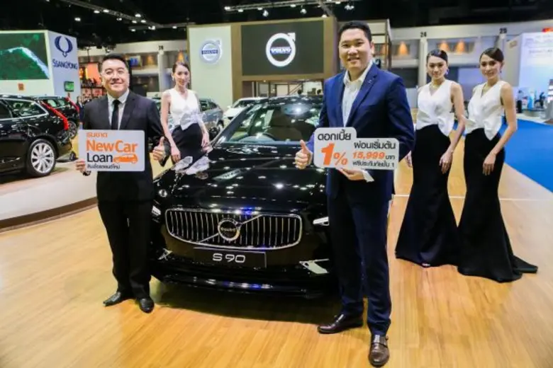 นายธีรชาติ จิรจรัสพร (ซ้าย) ผู้ช่วยกรรมกา...