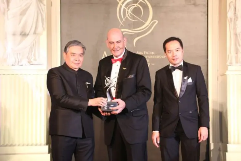 มร.ไมค์ แพล็กซ์ตัน ประธานเจ้าหน้าที่บริหา...