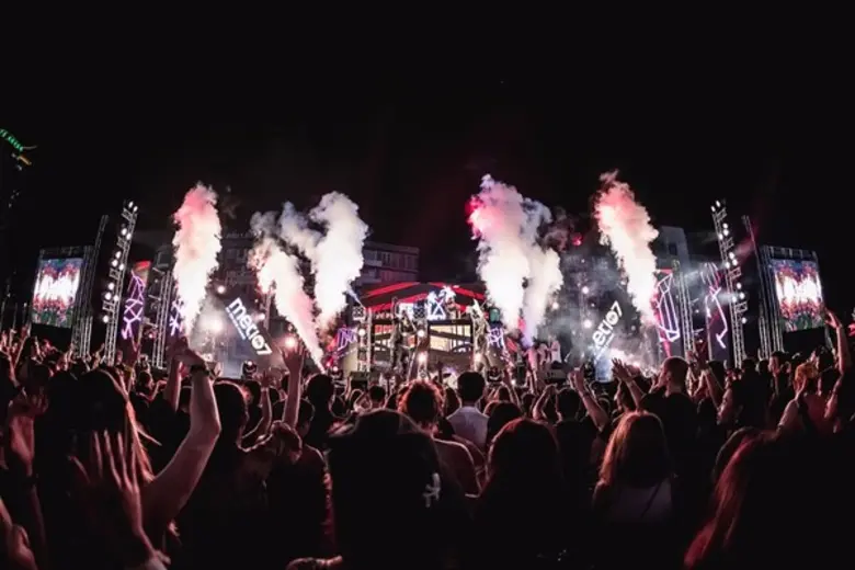 ระเบิดความมันกับ Sean Kingston ใน 'MET107 Presents MET FEST 2017 Night Vibe on the Street : DJ ONO DJAYBUDDAH AND FRIENDS'