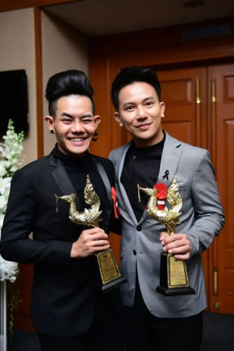 ตบเท้าเข้ารับรางวัล "คนไทยตัวอย่าง ครั้งท...