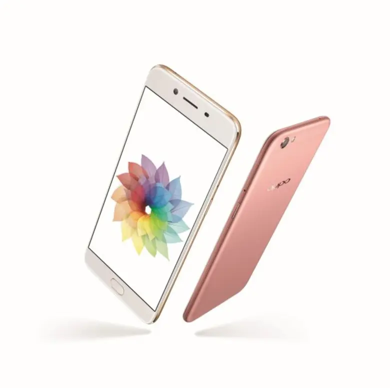 ตะมุตะมิห้างแตก! เมื่อทอม Room39 โชว์เสียงร้องให้ชมแบบสดๆ ในงานเปิดขาย OPPO R9s Plus วันแรก