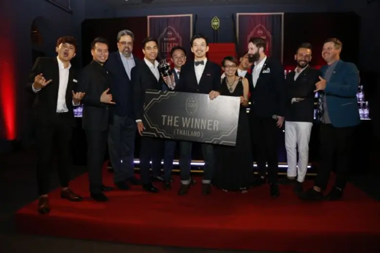 เดินทางไปร่วมแข่งขันบนเวทีแห่งเกียรติยศร่...