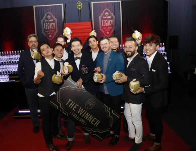 บาร์เทนเดอร์จากร้านบรอนซ์ ลิควิด พาร์เลอร์ คว้าแชมป์ บาคาร์ดี เลกาซี่ ค็อกเทล คอมเพททิชั่น 2017 ไทยแลนด์ แกรนด์ ไฟนอล เป็นตัวแทนประเทศไทย