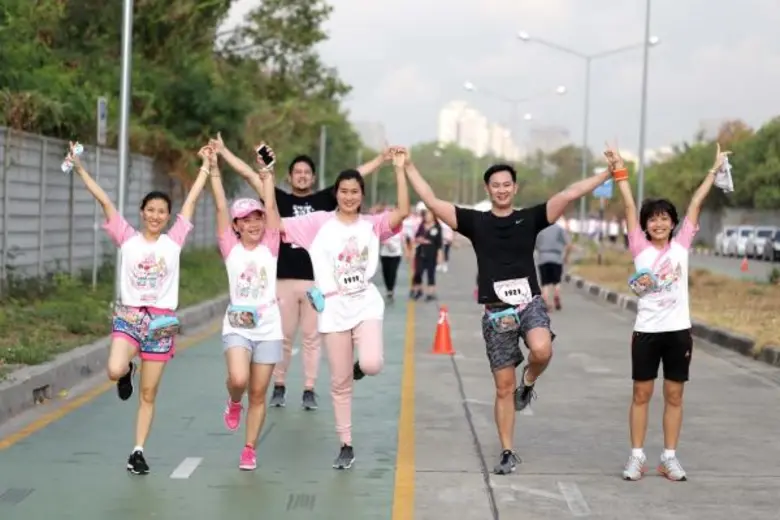 HELLO KITTY RUN BANGKOK 2017 สาวกคิตตี้สุดฟิน ร่วมวิ่งกว่า 6,000 คน
