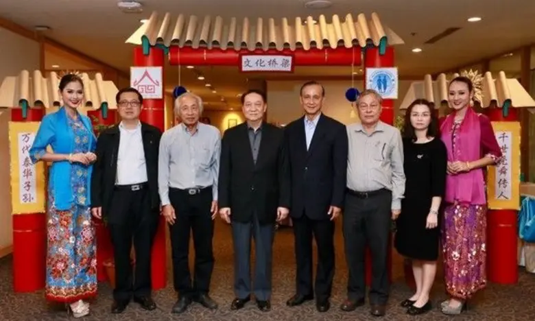 นายก่อศักดิ์ ไชยรัศมีศักดิ์ (ที่ 4 จากซ้า...