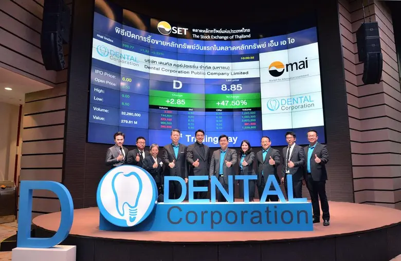 คุณประพันธ์ เจริญประวัติ (ที่ 5 จากซ้าย) ...