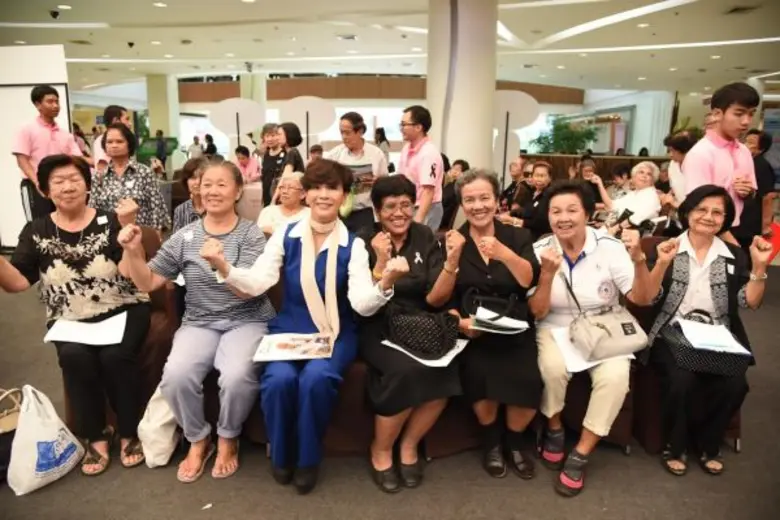 สวยสตรองสมวัยสไตล์ “ดี้ – เปิ้ล – ท็อป” ในงาน “พาราไดซ์ พาร์ค สูงวัยอย่างมีคุณภาพ”