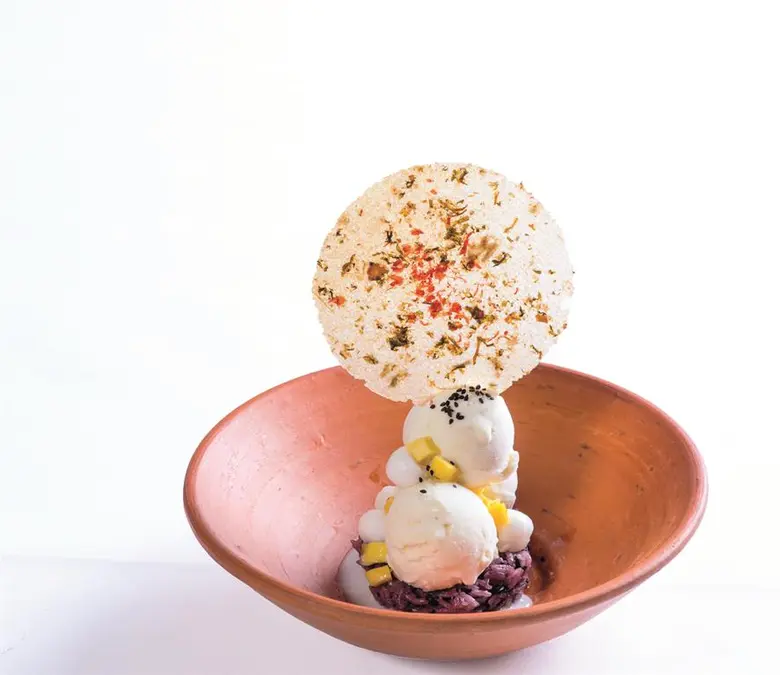 หลบพักจากไอร้อน แล้วมาอิ่มอร่อยเพลิดเพลินไปกับขบวนไ...