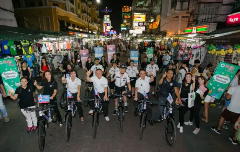 ตามติดจิตอาสา พนง.เซเว่นฯ เดินหน้ารักษ์สิ่งแวดล้อมใจกลางกรุง เชิญชวนนักท่องเที่ยวไทย-ต่างประเทศ “ลดใช้ถุงพลาสติก” ย่านถนนข้าวสาร