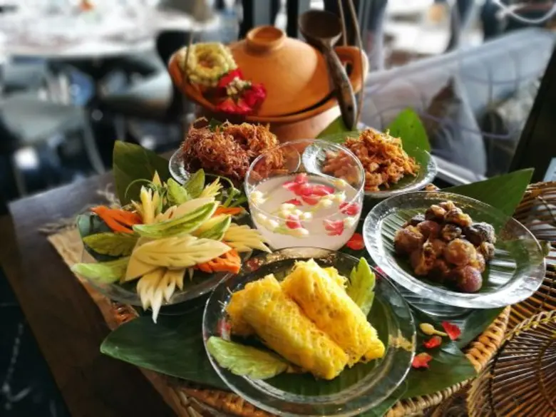 อร่อยคลายร้อนกับ “ข้าวแช่” หอมกรุ่น และ “ข้าวเหนียมมะม่วง” หวานฉ่ำ ที่ห้องอาหาร ไพร์ม