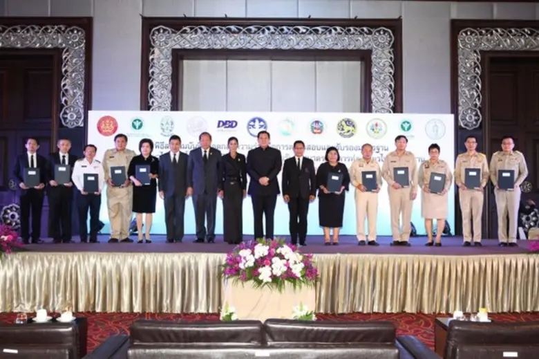 พลเอก ธนะศักดิ์ ปฏิมาประกร รองนายกรัฐมนตร...