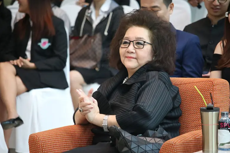 อาจารย์จิณดา เตชะวณิช รองอธิการบดีด้านการ...