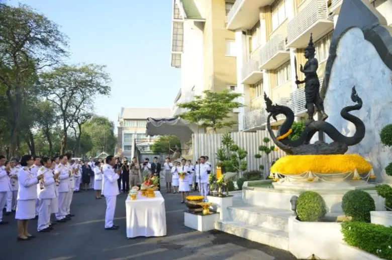 พลเอกฉัตรชัย สาริกัลยะ รัฐมนตรีว่าการกระท...