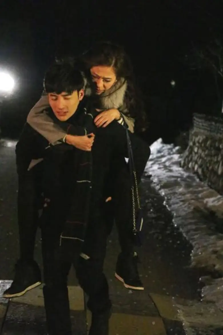 “เป็ก” โชว์แมน แบก “โบว์ลิ่ง” ฝ่าลมหิมะ สวมวิญญาณโอปป้า...นวดเท้า