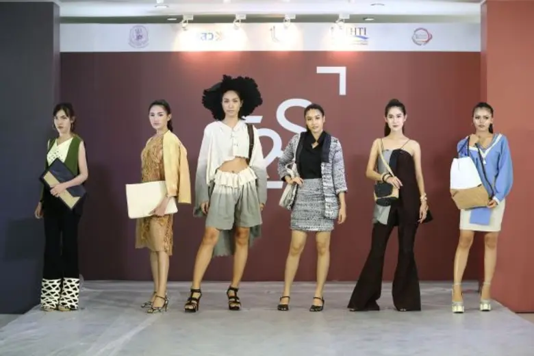 กรมส่งเสริมอุตสาหกรรม กระทรวงอุตสาหกรรม โชว์ผลงานจับมือสถาบันการศึกษาทั่วประเทศ เสริมทักษะคนรุ่นใหม่ด้านการออกแบบแฟชั่นเชิงสร้างสรรค์นับพันคน รองรับอุตสาหกรรม 4.0