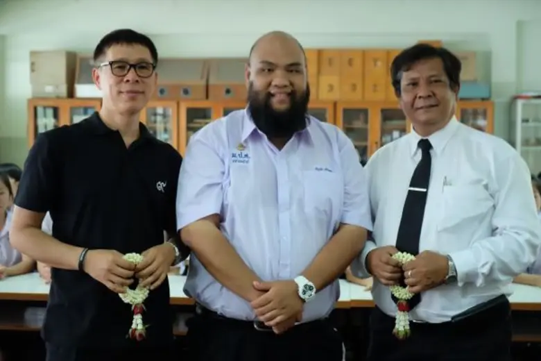 ทีวีไกด์: รายการ “รถโรงเรียน High School Reunion” “กอล์ฟ ฟักกลิ้ง ฮีโร่” เผยเรื่องจำฝังใจ!!! ใน “รถโรงเรียน High School Reunion”