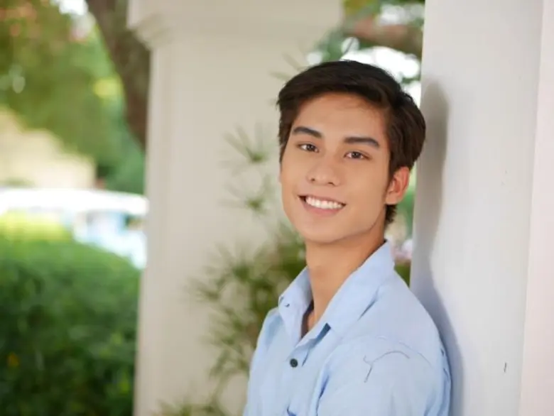 ออกัส วชิรวิชญ์ ไพศาลกุลวงศ์ รับบท นพดล หรือเอี้ยง