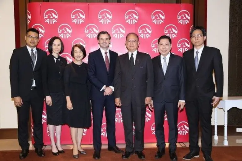 มร.คริสเตียน วอร์ด (กลาง) ผู้อำนวยการฝ่าย...