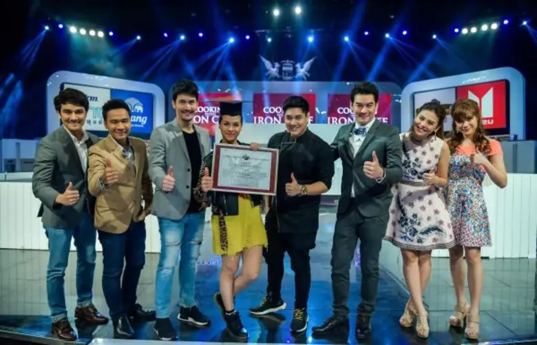 ทีวีไกด์: รายการ “เชฟกระทะเหล็ก กับโรงเรียนกระทะเหล็ก” (Cooking with Iron Chef) “เชฟตูน” เปิด “วัตถุดิบระดับพรีเมี่ยม” โชว์เนรมิตเมนูสุดอลังการ...รับวันหยุด!