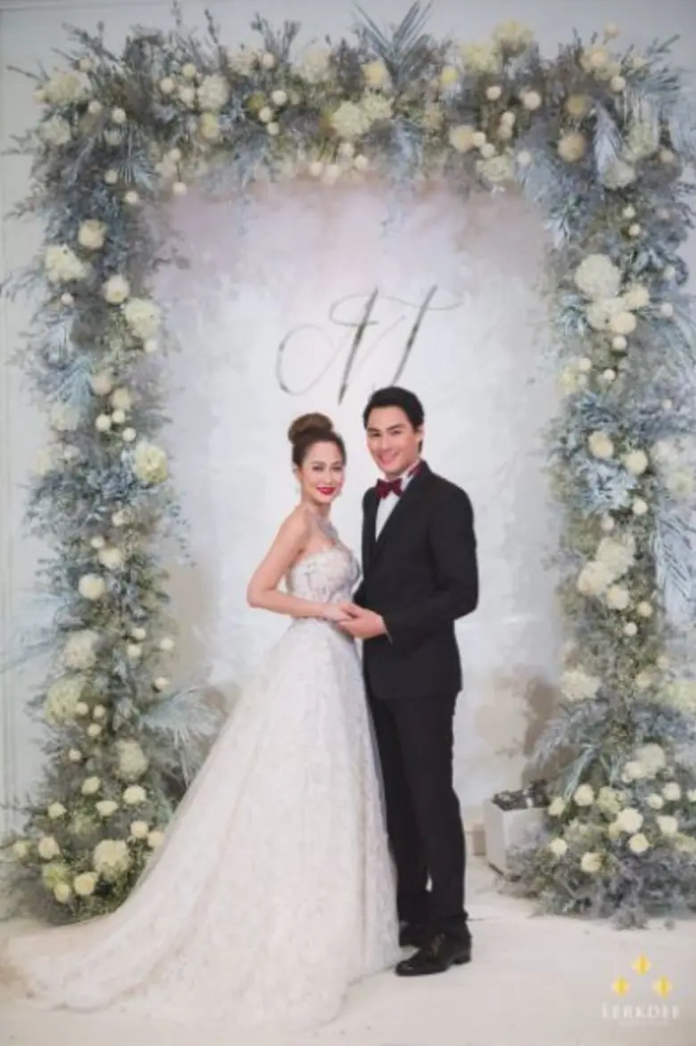 “นาวิน ต้าร์-น้ำหวาน”ฉลองสมรส เพื่อนดาราร่วมแสดงความยินดี