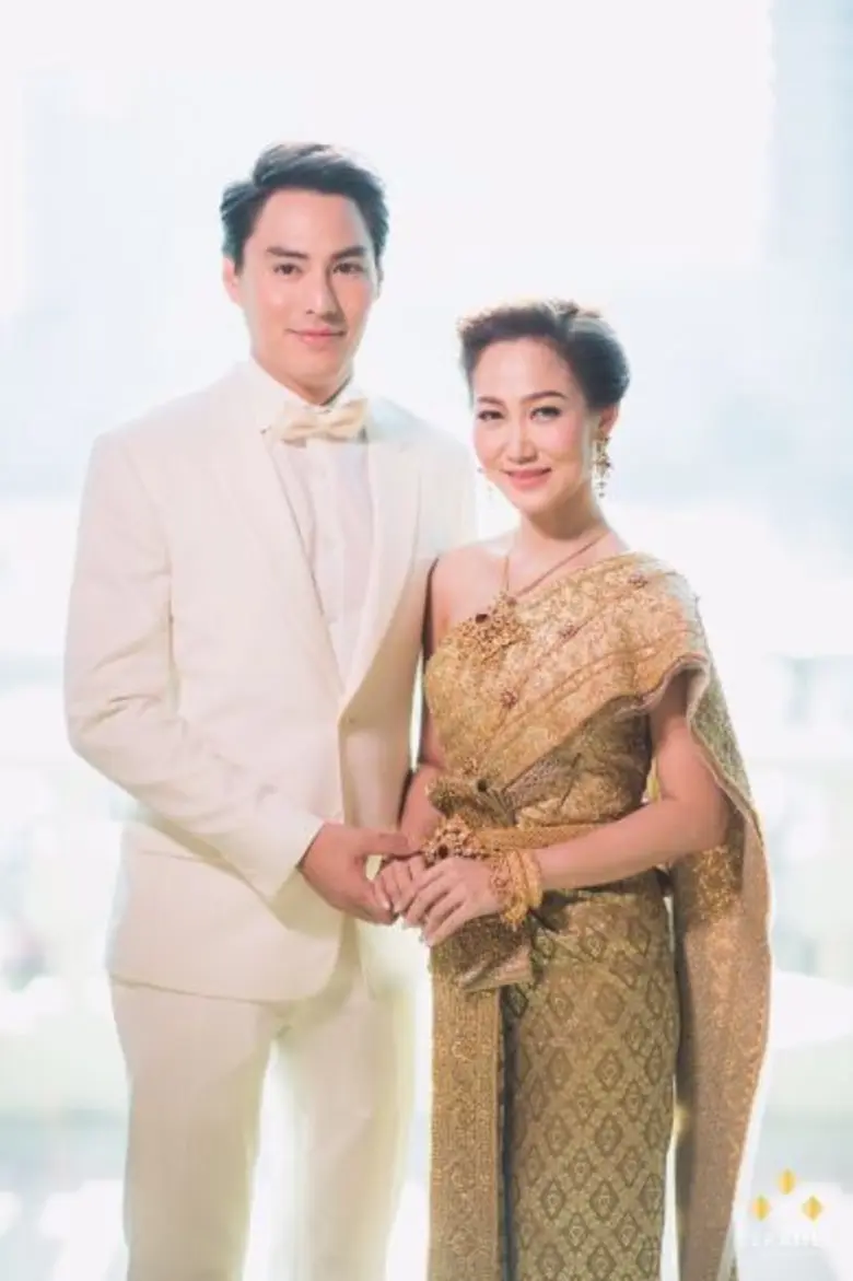 “นาวิน ต้าร์-น้ำหวาน”ฉลองสมรส เพื่อนดาราร่วมแสดงความยินดี