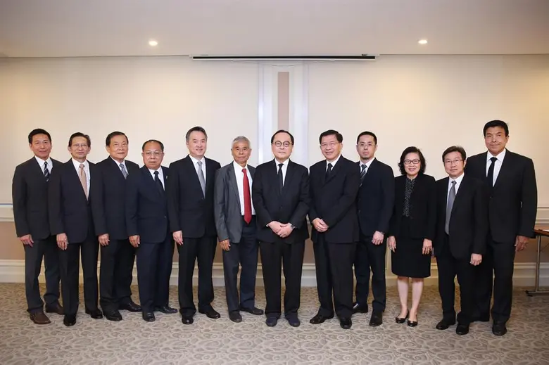 นายอนันต์ อัศวโภคิน ประธานกรรมการ บริษัท โฮม โปรดัก...