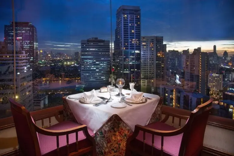 นายอีริค ฮัลลิน ผู้จัดการทั่วไป โรงแรมแรม...