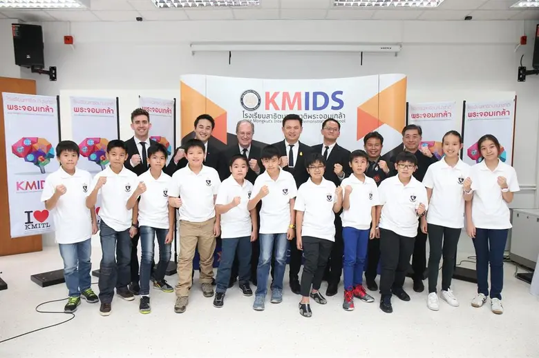 สาธิตนานาชาติพระจอมเกล้า สุดล้ำ! ผุดนวัตกรรมการเรียน “STEM With Robotics” นำหุ่นยนต์เป็นสื่อการสอน “วิทย์ คณิต”  พร้อมโชว์ห้องเรียนสุดไฮเทค ที่เด็ก GEN Z ต้องการ