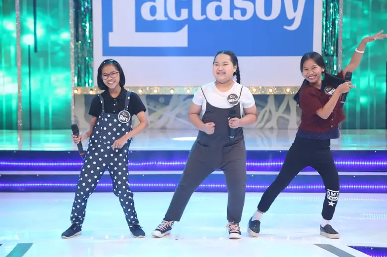 ทีวีไกด์: รายการ "จันทร์พันดาว ร้องสู้ฝัน" “ศิริพร อำไพพงษ์” วาดลวดลายสุดแซ่บ 'คนใช่ เกิดช้า’ พบ 3 นักสู้ฝัน ชั้นประถม พลังเสียงเป๊ะเว่อร์