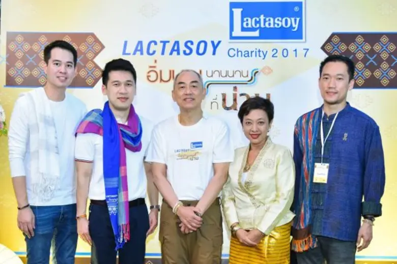 นายสามารถ จิรพัฒนกุล (กลาง) กรรมการผู้อำน...