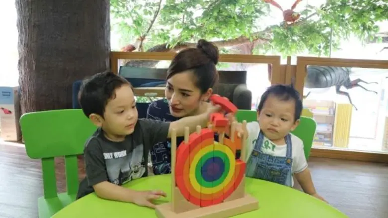 ร้านหนังสือแว่นแก้ว ร้านหนังสือสำหรับเด็กและเยาวชนแห่งแรกในประเทศไทย เปิดโลกการเรียนรู้อย่างยั่งยืน สนุกกับการอ่านไม่รู้จบ