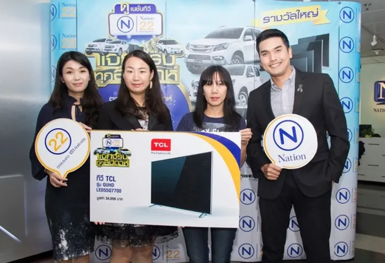 นางสาวแซนดี้ โจว (ที่สองจากซ้าย) ผู้อำนวย...