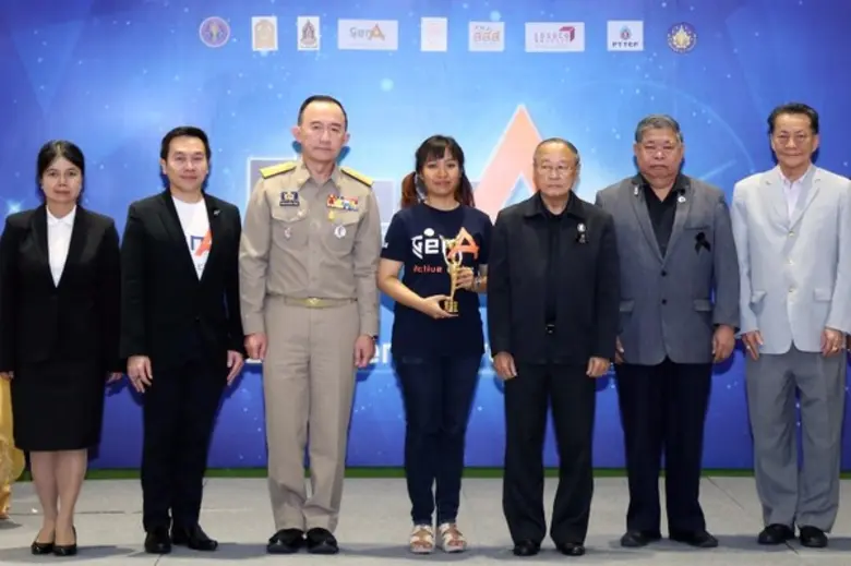 ดร.สุเมธ ตันติเวชกุล (ที่ 3 จากขวา) เลขาธ...