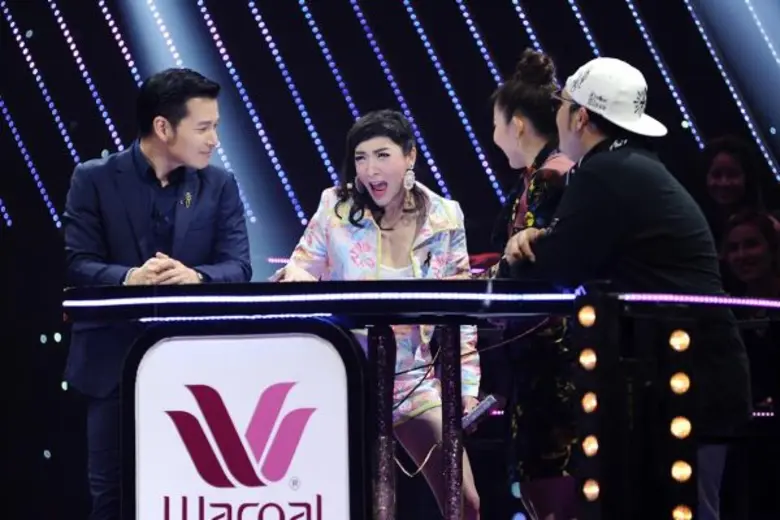 ทีวีไกด์: รายการ "ร้องแลก แจกเงิน Singer Takes It All" “เฟี้ยวฟ้าว สุดสวิงริงโก้” สวมวิญญาณครูสอนร้องเพลง เพื่อผู้ชาย!!!