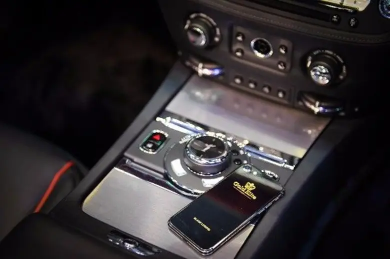 “โกลด์ อีลิท ปารีส” ผสานความหรูหรา “โรลส์-รอยซ์” ผลิตมือถือทองคำรุ่นลิมิเต็ดแพงที่สุดในโลก เอาใจสาวกซูเปอร์คาร์