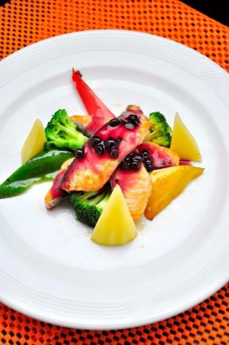 ห้องอาหารทิโวลี่ คอฟฟี่ ช็อป เอาใจเหล่าคน...