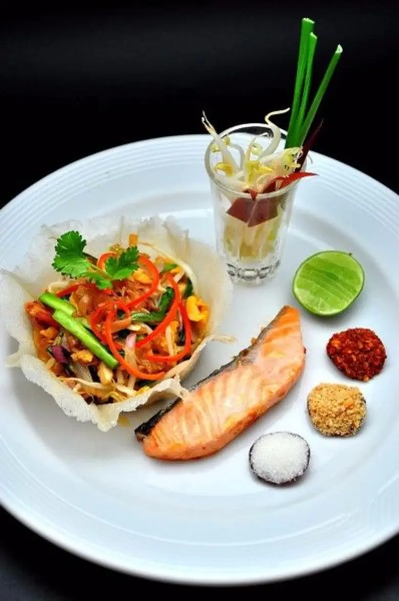 โปรโมชั่นประจำเดือนเมษายน ที่ห้องอาหาร ทิโวลี่ คอฟฟี่ ช้อป