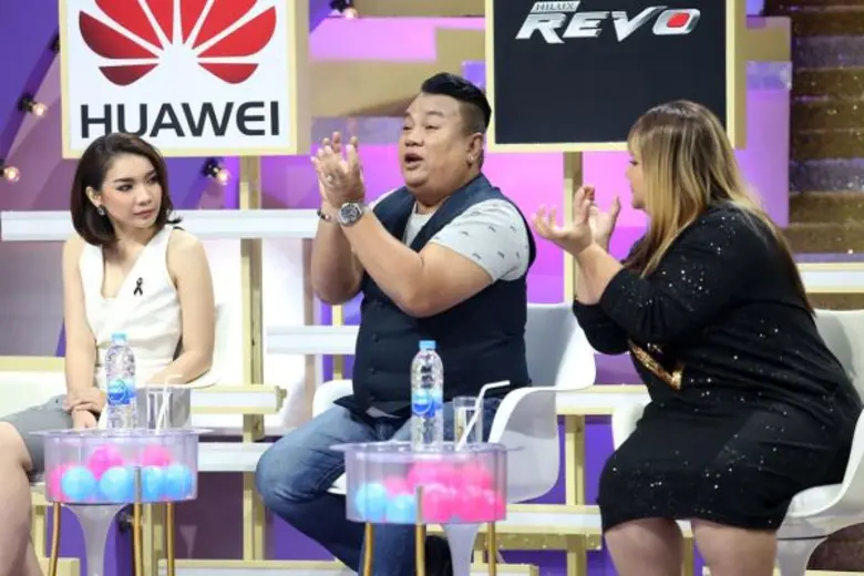 ทีวีไกด์: รายการ “ศึกน้ำผึ้งพระจันทร์” “อิ๊คคิว-พีระพล” งานเข้า เปิดตัวภรรยาครั้งแรก โดนแฉแหลก ขี้เล่น จนครอบครัวมีปัญหา!!! ในรายการ “ศึกน้ำผึ้งพระจันทร์”