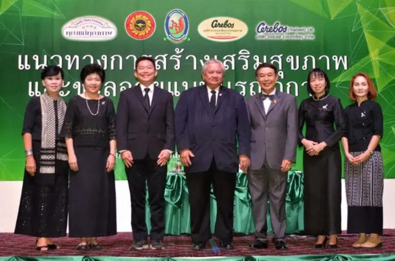 รศ.ดร.นัยพินิจ คชภักดี (ที่ 4 จากขวา) ผู้...