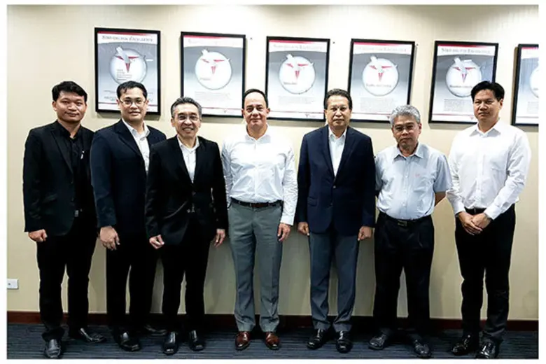 นายภานุวัฒน์ ตริยางกูรศรี (ที่ 3 จากซ้าย) รองอธิบดี...