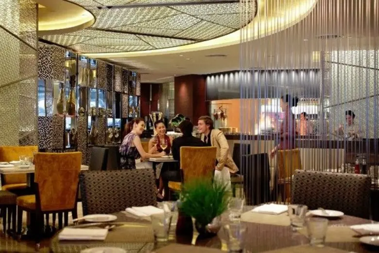 เติมเต็มความสุขในเทศกาลสงกรานต์กับเมนูข้าวแช่ชาววัง ณ ห้องอาหารเอสเพรสโซ่ โรงแรมอินเตอร์คอนติเนนตัล กรุงเทพฯ