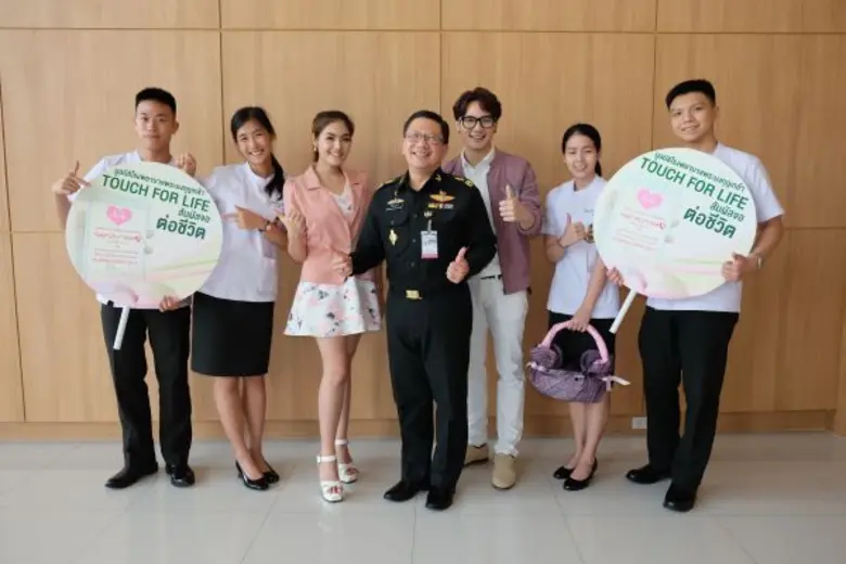 เรียกว่าเป็นศิลปินที่เดินหน้าทำความดีเรื่...