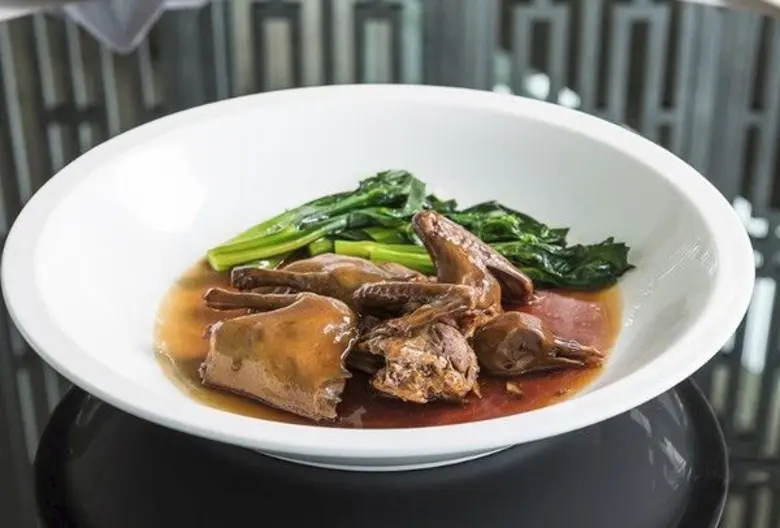 ห้องอาหารจีนซิลเวอร์เวฟส์ ขอนำเสนอเมนูพิเศษคือ เมนู...