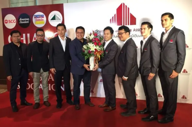 เมื่อเร็วๆนี้ นายสิทธิรัฐ วัชราภรณ์ (กลาง...