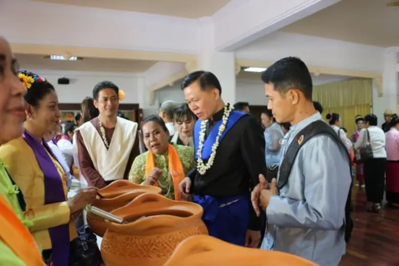 วันที่ 9 เมษายน 2560 เวลา 09.00 น. นายกฤษ...