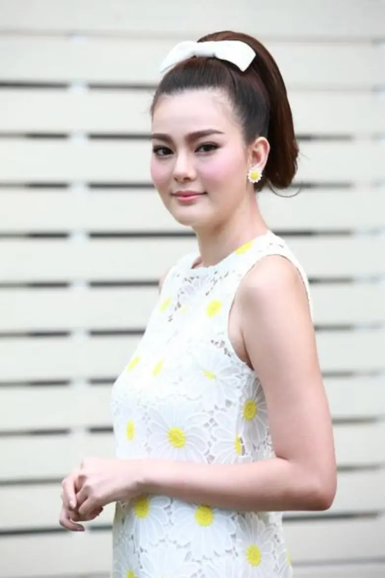 ดิว – อริสรา เปลี่ยนคาแรคเตอร์ นิ่งสงบ สยบทุกความเคลื่อนไหว ใน “ตะวันยอแสง”