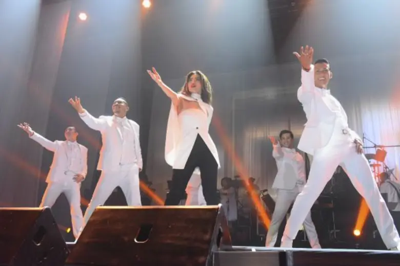 “ตู่-นันทิดา” น้ำตาคลอ เล่าชีวิตผ่านเพลงสุดซึ้ง ประทับใจ จัดเต็ม สมพลังดีว่าตัวแม่ โชว์สุดคลาสสิคใน “NANTIDA 17”