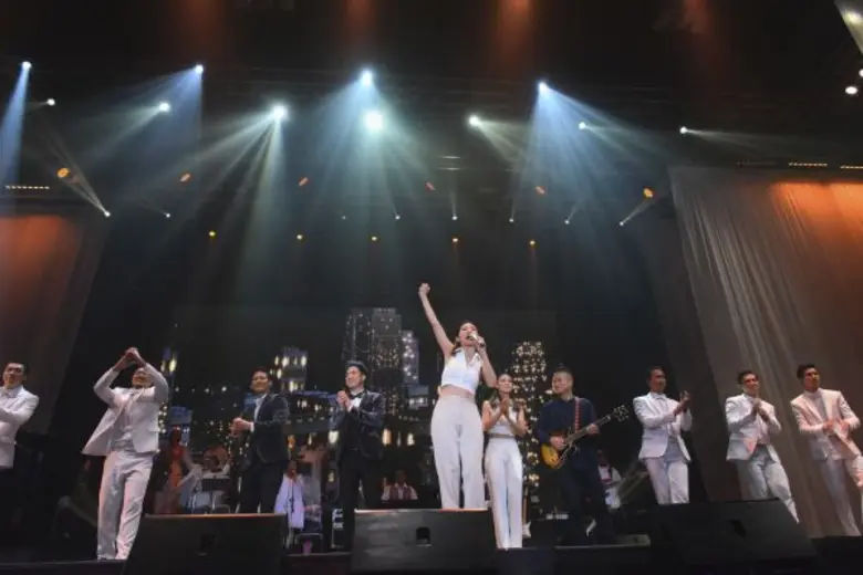 “ตู่-นันทิดา” น้ำตาคลอ เล่าชีวิตผ่านเพลงสุดซึ้ง ประทับใจ จัดเต็ม สมพลังดีว่าตัวแม่ โชว์สุดคลาสสิคใน “NANTIDA 17”