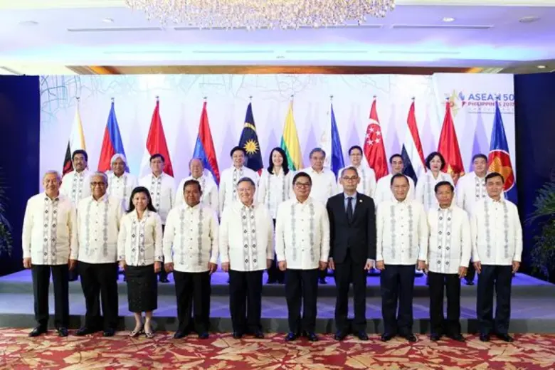 นายอภิศักดิ์ ตันติวรวงศ์ รัฐมนตรีว่าการกร...