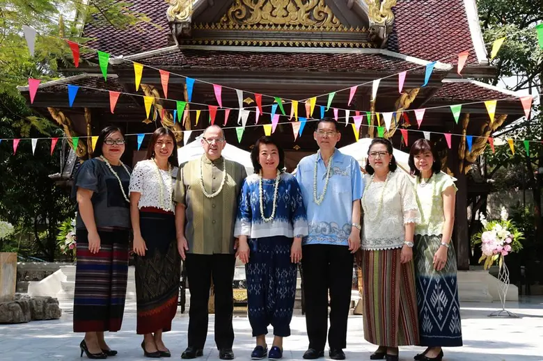 ดร.รณชิต มหัทธนะพฤทธิ์ (คนที่ 5 จากซ้าย) ...